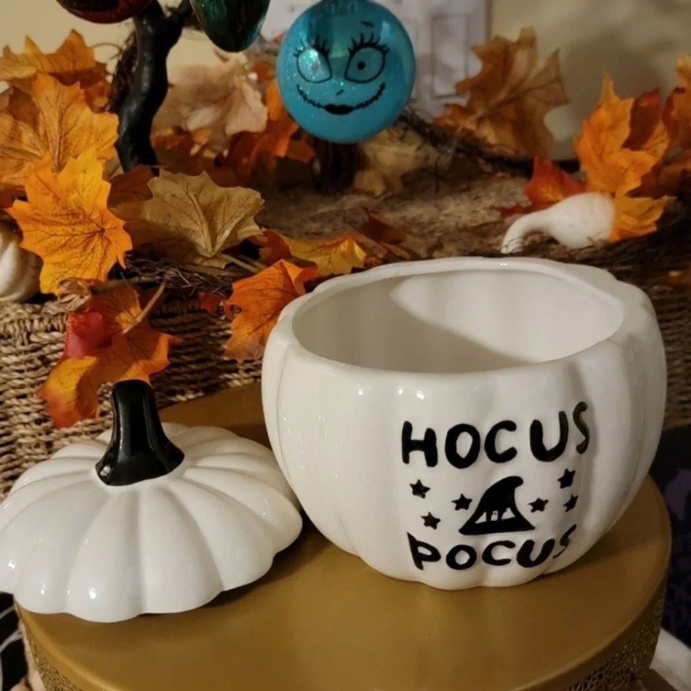 Hocus Pocus Ceramic Pumpkin Container! - Picture 2 of 3